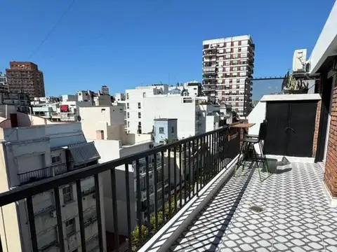 Departamento Ideal consultorio o apto prof. Piso alto muy luminoso, balcon terraza