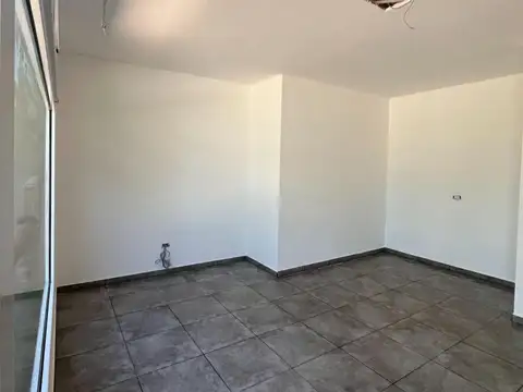 Local en Alquiler en Funes, $ 600.000