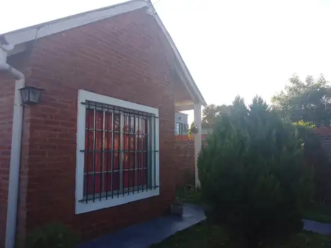 Casa 5 ambientes con 1 baño