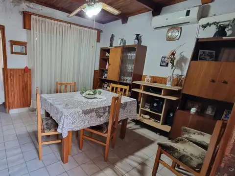 Casa 6 ambientes con 2 baños