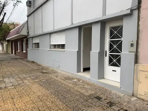 Casa en  venta a metros de Av. Freyre. Pb de 2 dormitorios