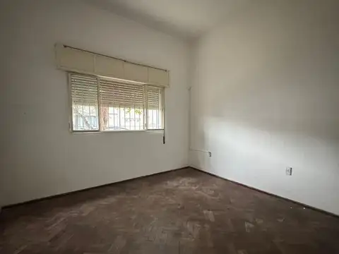 Casa en  venta a metros de Av. Freyre. Pb de 2 dormitorios
