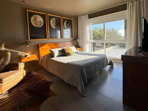 Casa 8 ambientes con 2 baños