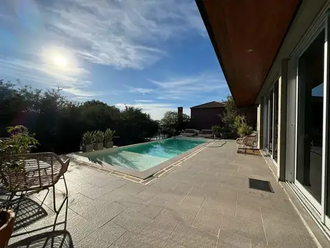 VENDO CASA 3 DORMITORIOS EN ESTANCIA Q2, MENDIOLAZA. FONDO NORTE. PILETA. APTO CRÉDITO. SEGURIDAD 24 HS