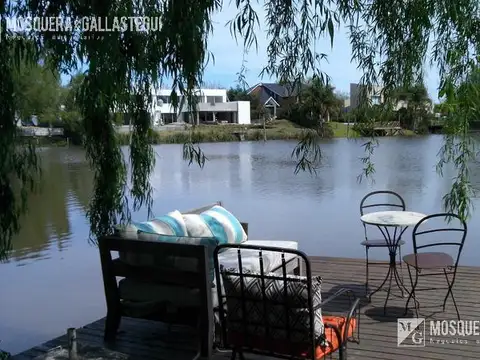 ENERO 2025! CASA AL RIO! Santa María De Tigre. 3 dormitorios, 2 play. Muelle con deck, pileta..