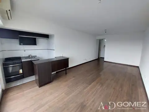 AMPLIO MONOAMBIENTE CON BALCON - EDIFICIO CON PILETA