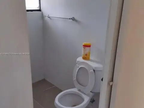 Casa en venta - 2 Dormitorios 1 Baño - Miami