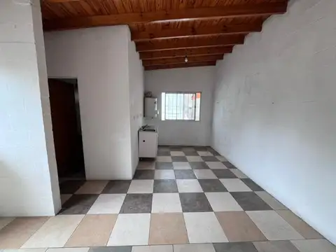 Depto Tipo Casa en Alquiler en Caseros, $ 420.000