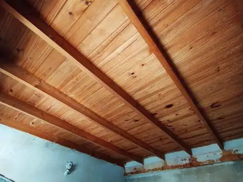 Casa 6 ambientes con 2 baños