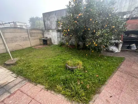 Casa 5 ambientes con 2 baños