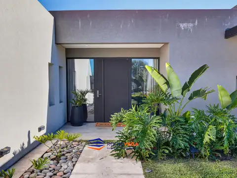 Casa en Venta en Prados del Oeste, USD 299.000