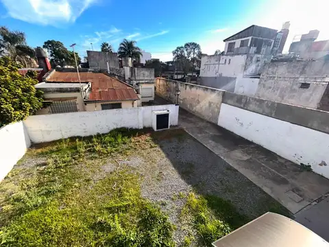 Venta en bloque Casa 3 ambientes con cochera al frente y 4 duplex de 3 ambientes al fondo