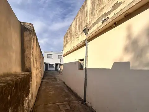 Casa 7 ambientes con 2 baños