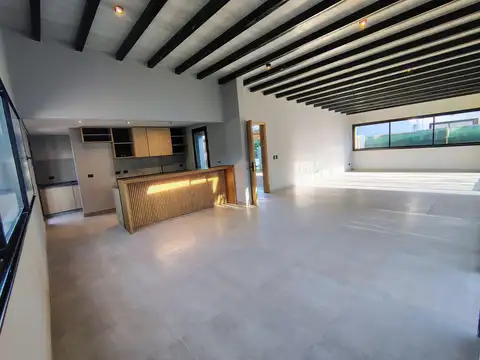 Casa 4 ambientes con 3 baños