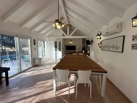 Casa en Venta con 2 cocheras