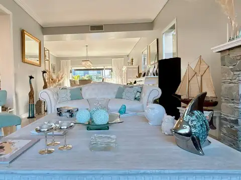 Casa 5 ambientes con 4 baños