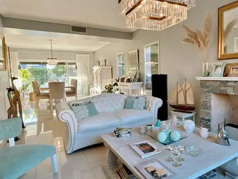 Casa 5 ambientes con 4 baños