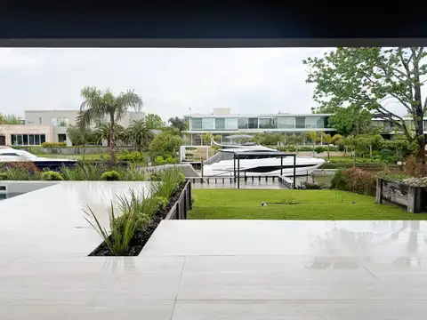 Casa 7 ambientes con 4 baños