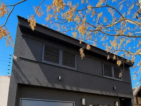 Venta de casa 4 ambientes Castelar Norte