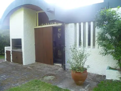 Casa 6 ambientes con 5 baños