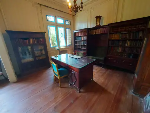 Casa 18 ambientes con 4 baños
