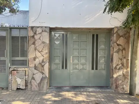 Casa 6 ambientes con 2 baños