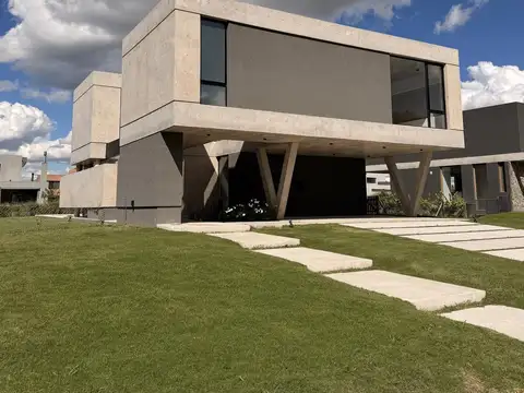 Casa en venta, La Calesa Pilara