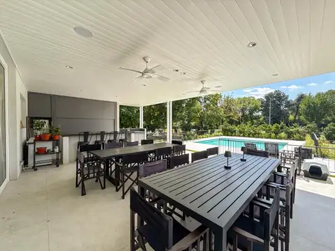 Casa 7 ambientes con 4 baños