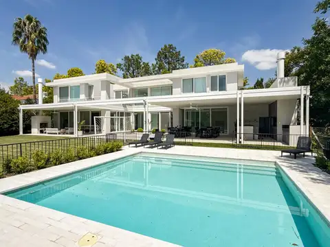 Casa en Venta de 2 Plantas, Con Pileta, Jardín y Parrilla - Mayling Club De Campo, Pilar