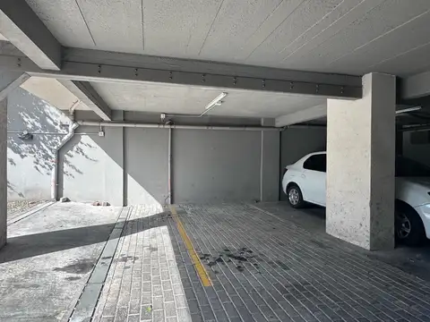 OPORTUNIDAD  Villa Luro: Venta de cochera cubierta con portón automático - FINANCIACION