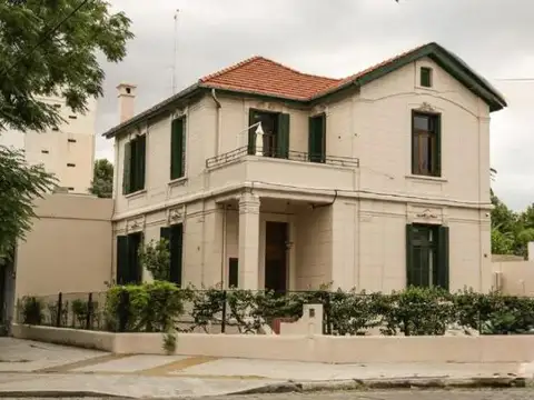 Casa en Alquiler en Belgrano R - Estilo Antiguo - 2 Plantas - Solo uso profesional