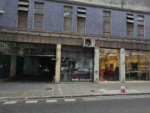 VENTA COCHERA CUBIERTA MONSERRAT - EXCELENTE UBICACION