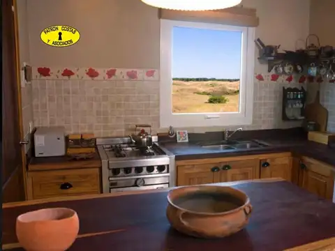 Casa 4 ambientes con 2 baños