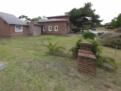 Casa 9 ambientes con 6 baños