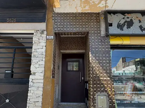 Departamento tipo casa en venta en Villa Lugano