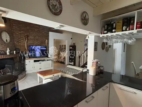 Casa 4 ambientes con 2 baños
