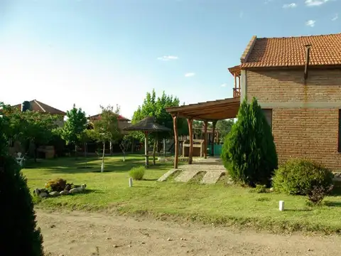 VENTA COMPLEJO DE 6 CABAÑAS EN ARROYO DE LOS PATOS