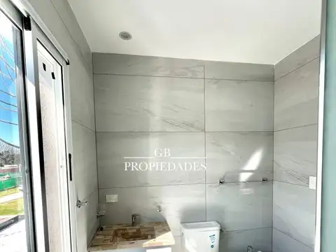 Venta de Casa 5 Ambientes en Pilar Lagoon, Pilar