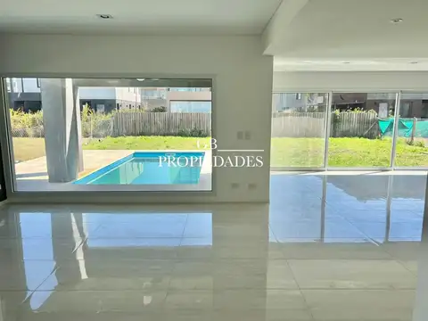 Venta de Casa 5 Ambientes en Pilar Lagoon, Pilar