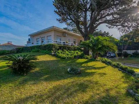 Casa 7 ambientes con 3 baños