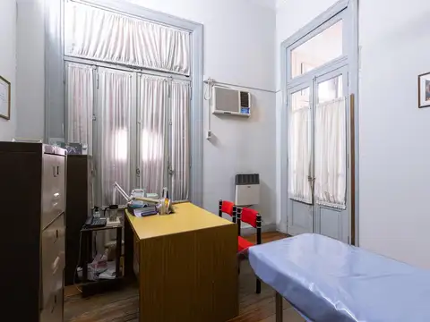 EN VENTA - OFICINA PARA USO INSTITUCIONAL/ PROFESIONAL -CENTRO