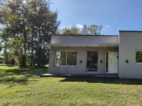 Casa en venta - 3 Dormitorios 1 Baño - Costa del Este