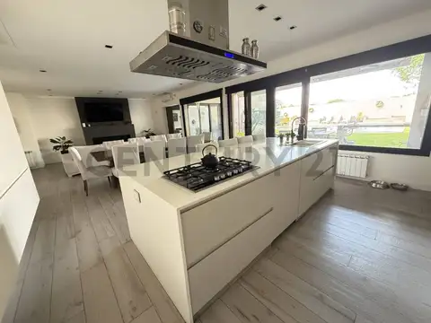 VENTA CASA EN BARRIO ALEMÁN, MARTÍNEZ
