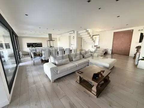 Casa 5 ambientes con 5 baños