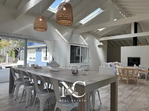 Casa 6 ambientes con 5 baños