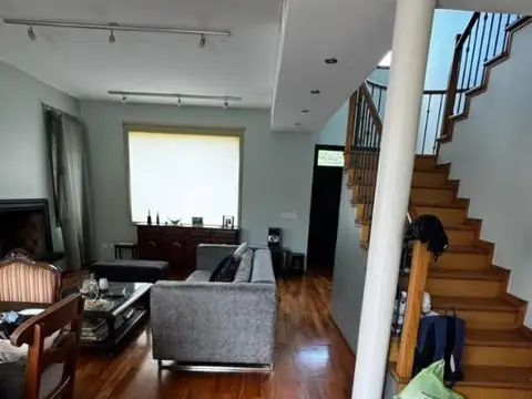 Casa en Venta con 6 cocheras