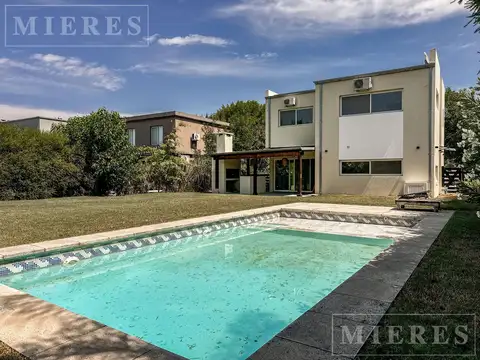 Casa en Venta con 2 cocheras