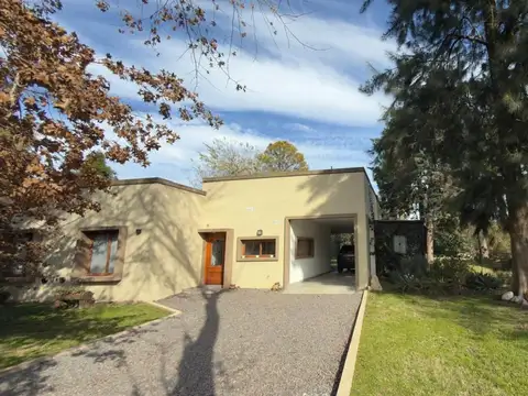 Casa 4 ambientes con 2 baños