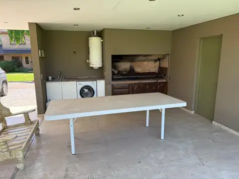 Casa 5 ambientes con 3 baños