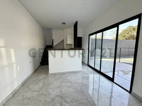 Casa 2 ambientes con 1 baño